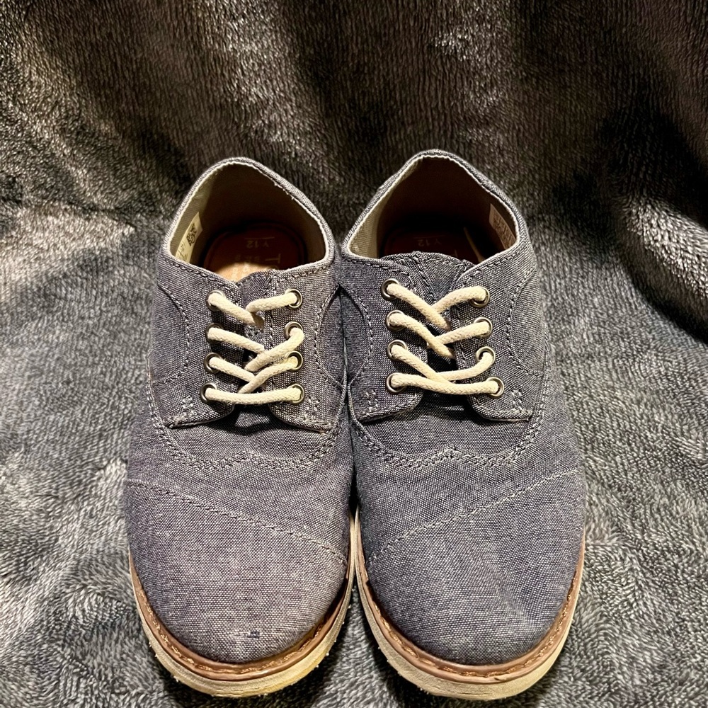 Toms Brogue Kids
Youth Boys Blue Denim Dress Shoes